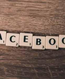 Facebook logga på bord